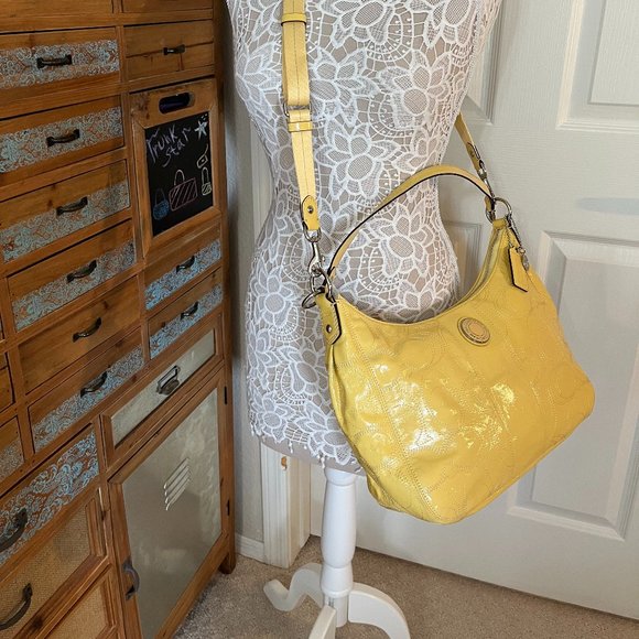 Coach Vintage Signature Hobo /Crossbody Patent Leather in Soft Yellow - Picture 11 of 14